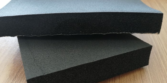 橡塑保溫板為什么會(huì)出現(xiàn)裂縫以及該如何保養(yǎng)維護(hù)？